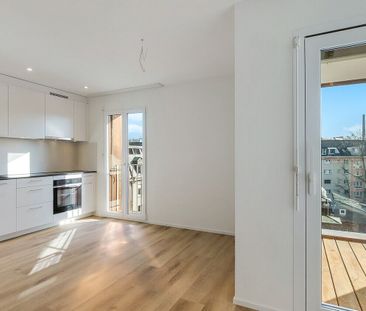 Stylish attic apartment in new construction - Photo 3