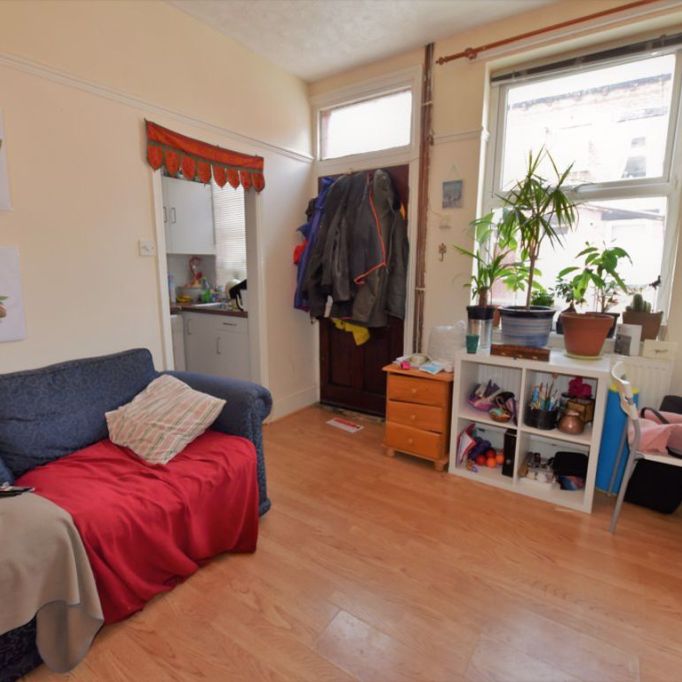 1 bedroom House in Autumn Avenue, Leeds - Photo 1