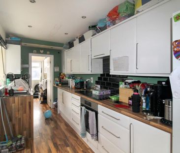 2 bedroom semi-detached house to rent - Photo 5