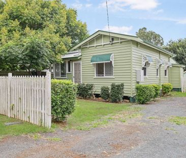 Charming Three-Bedroom Cottage in Prime Newtown Location - Photo 2