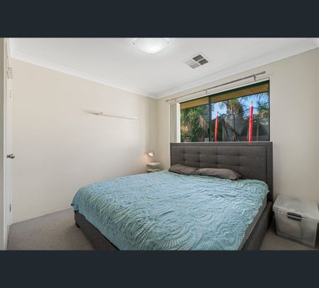 17 Hidcote Turn, Aubin Grove, WA 6164 - Photo 5