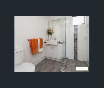 Modern 1x1 Apartment in Secure Rivervale Complex – Prime Location - Photo 6