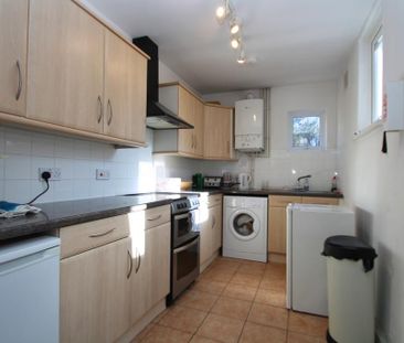 1 bedroom in a house share to rent - Photo 3