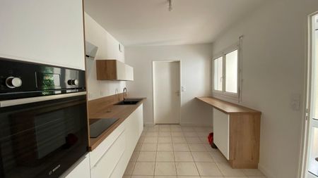 Location Maison 4 pièces 119m² LA ROCHELLE 17000 - Photo 5