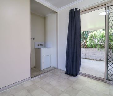 NEAT 3 BEDROOM HOME WITH 2 GARDEN SHEDS IN QUIET CUL-DE-SAC - Photo 6