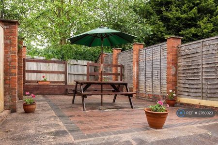 1 bedroom in a house share to rent - Photo 5