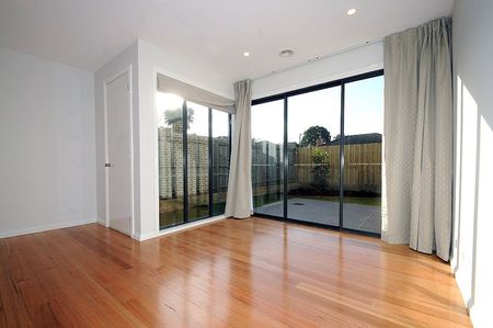 2/6 Fraser Street, Glen Waverley - Photo 2