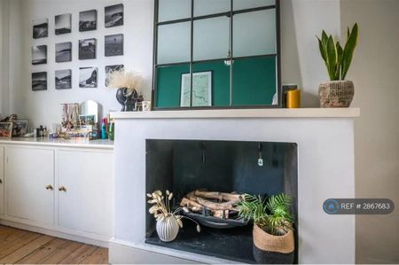 2 bedroom maisonette to rent - Photo 2