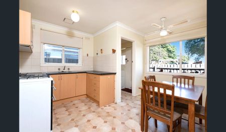 Charming Unit - Photo 4