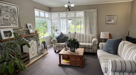 Rural retreat with room to roam - Photo 2