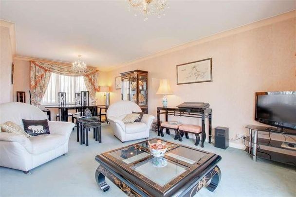 Trentham Lodge, EN1 - Photo 1