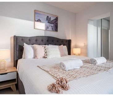 Large 2 Bedroom Apartment with Fantastic View! - Photo 6