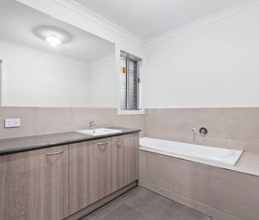 10 Golden Banksia Drive, Officer VIC 3809 - House For Rent | Domain - Photo 2