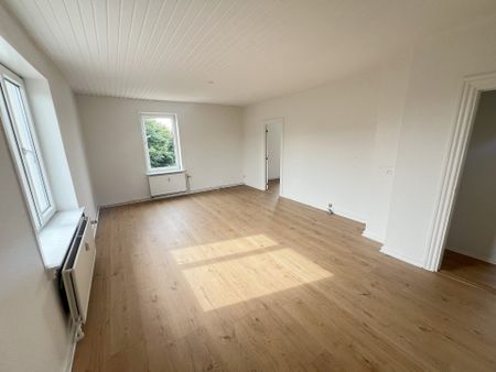 Stor lejlighed med egen tagterrasse i Ulbjerg - Photo 3