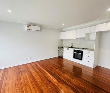 2 Bedroom 1 Bathroom Unfurnished Renovated Apartment - Photo 6