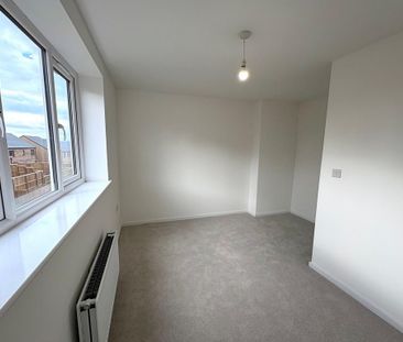 3 bedroom semi-detached house to rent - Photo 4