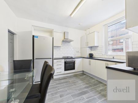 4 bedroom terraced house to rent - Photo 4