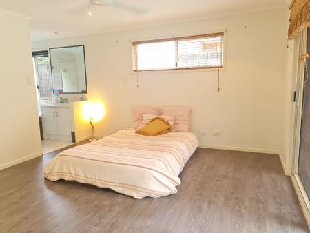 Large Family Home + Pool in Buderim - Photo 3