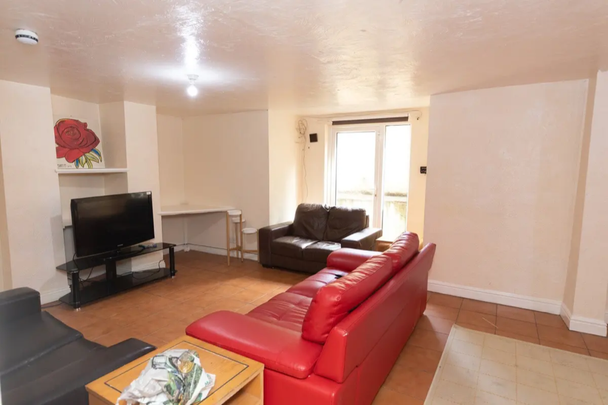 7 Bed - 85 Headingley Avenue, Headingley, Leeds - LS6 3ER - Student - Photo 1