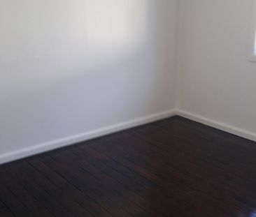 3 Bedrooms & a Beauty! - Photo 3