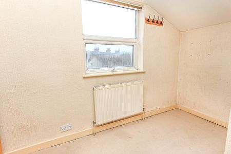 4 bedroom end of terrace house to rent - Photo 3