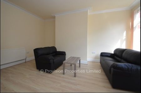 3 Bedroom Student Professional Rentals Leeds - Photo 4