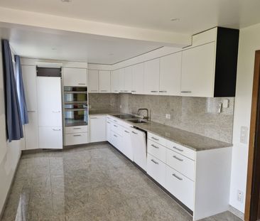 Charmante 5.5-Zimmer-Wohnung mit atemberaubendem Bergblick in Lumbrein - Photo 3