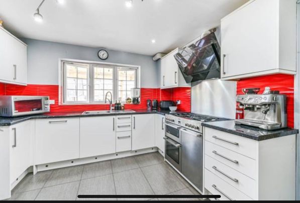 Room in a Shared House, Larcombe Close, CR0 - Photo 1