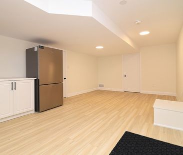 For Lease - 373 CREEK PATH Avenue, Oakville, Ontario - Photo 6