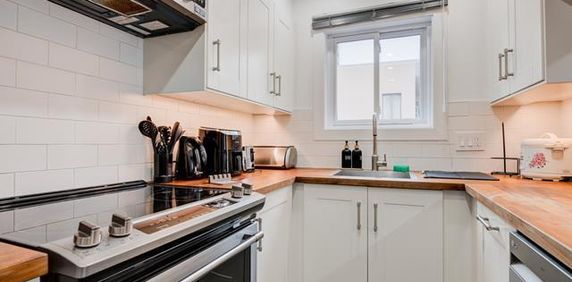 Superbe condo 4 1/2 au centre-ville - Photo 2