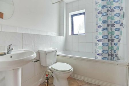 2 Bed Flat, Chichester Road South, M15 - Photo 3