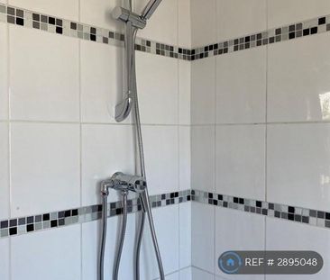 2 bedroom end of terrace house to rent - Photo 6