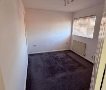 4 bedroom terraced house to rent - Photo 3