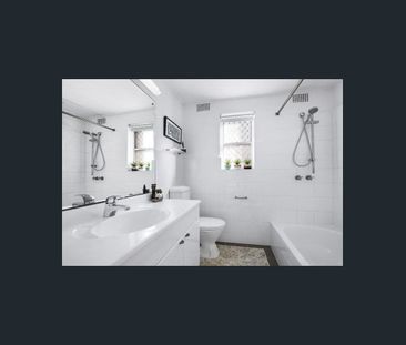 MODERN GROUND-FLOOR APARTMENT IN PRIME LOCATION - Photo 6