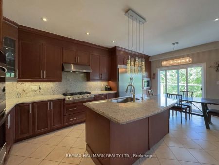 Detached Home For Lease | N9246351 - Photo 4