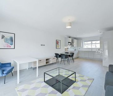 Stylish furnished apartment with balcony, resident parking and cont... - Photo 1