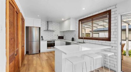 Family home in Hornby! - Photo 5