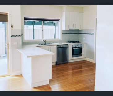 Furnished Comfort in Quiet Court – $410 per week. - Photo 2