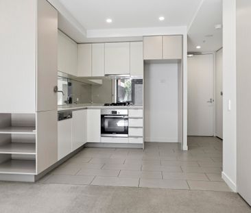 Modern Ground-Floor Living in the Heart of Box Hill - Photo 6