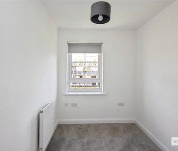 3 bedroom house to rent Lapwing Heights, Bosham, Chichester, West S... - Photo 3