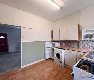 2 bedroom semi-detached house to rent - Photo 5