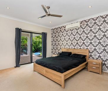 Huge 4 bedroom home with pool - Photo 1