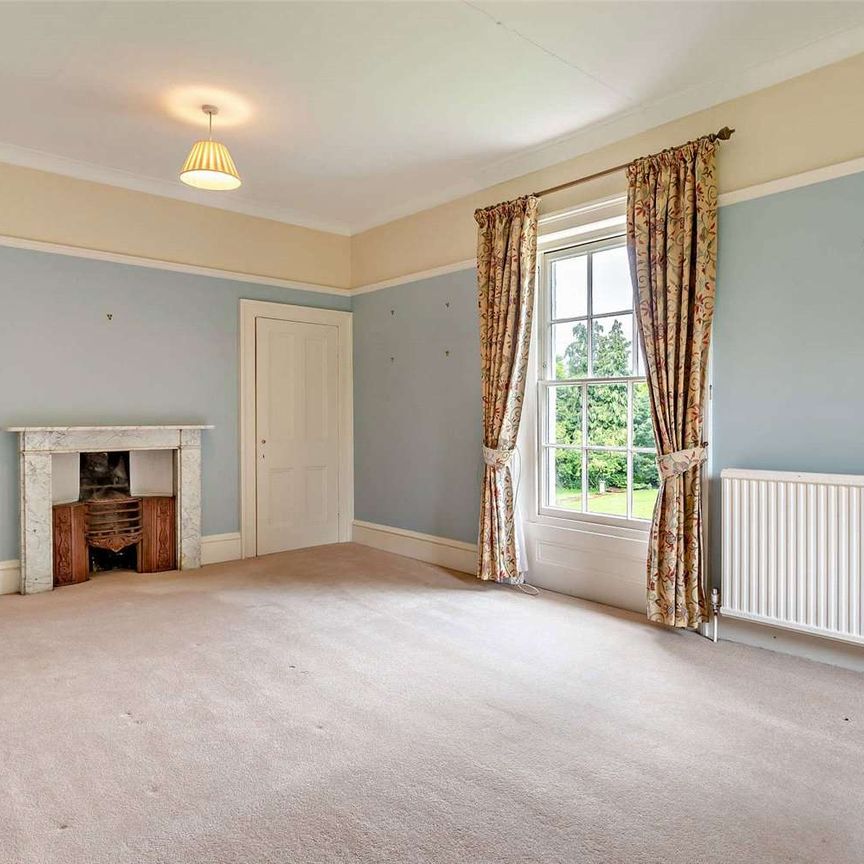 An elegant two bedroom residence set in beautiful grounds in the popular village of Harlton. - Photo 1