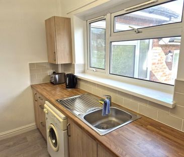 2 bedroom Flat To Let - Photo 3