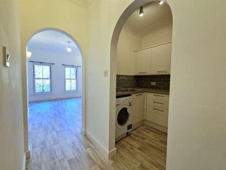 Midanbury Lane, Bitterne, SO18 - Photo 2