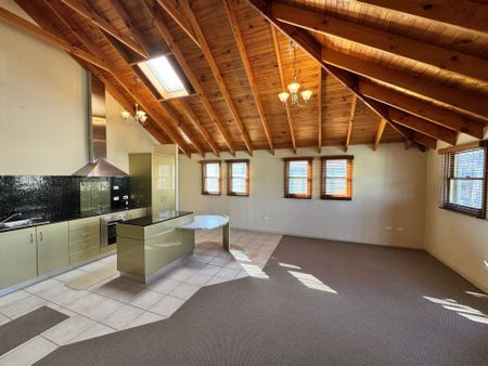 PRIME LOCATION - Photo 3