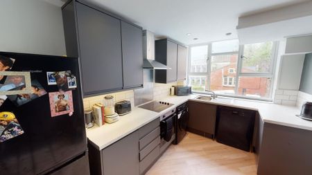4 bedroom flat to rent - Photo 4