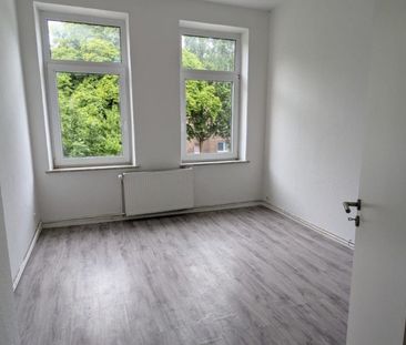 4,5-Zimmer-Wohnung mit zwei Badezimmern - sofort bezugsfrei - Foto 2