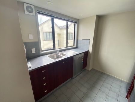Spacious City fringe Living - Photo 2