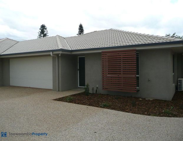 This neat and tidy two bedroom duplex ticks all the boxes! - Photo 1